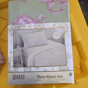Wicked Twin Sheet Set - Soft Green and Pink